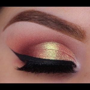 Mac pigment eyeshadow in shade melon